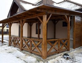 Красивая терраса из дерева