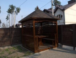 Беседка резная четырехгранная из дерева