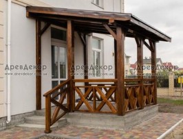 Терраса с крестами из дерева