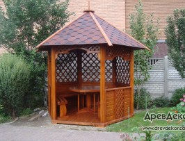 Шестигранная  беседка из дерева