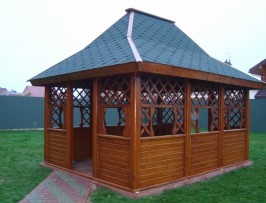 Просторная беседка