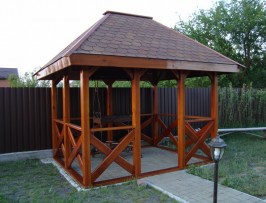 Четырехугольная открытая беседка