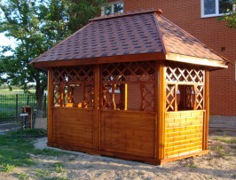 Садовая беседка из дерева