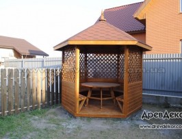 Беседка с круглым столом