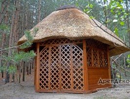 Большая беседка с соломеной крышей