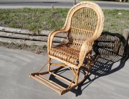 Кресло качалка с подставкой для ног