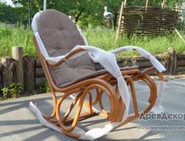 Кресло качалка из ротанга