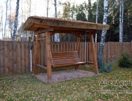Качель под соломенной крышей