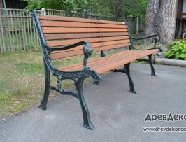 Большая лавка с чугунными ножками