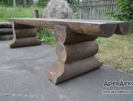 Скамейка с оцилиндрованного бревна